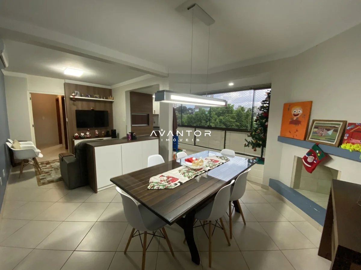Sala de estar integrada à cozinha com sacada — Apartamento com 2 quartos à venda em Duque de Caxias, Santa Maria/RS