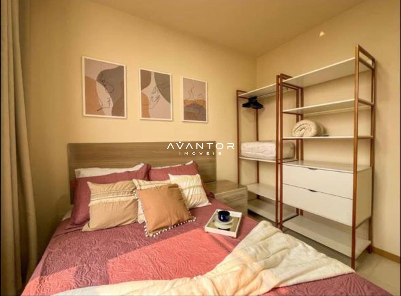Dormitório com cama e guarda-roupa planejado — Apartamento com 1 quarto à venda em Centro, Santa Maria/RS