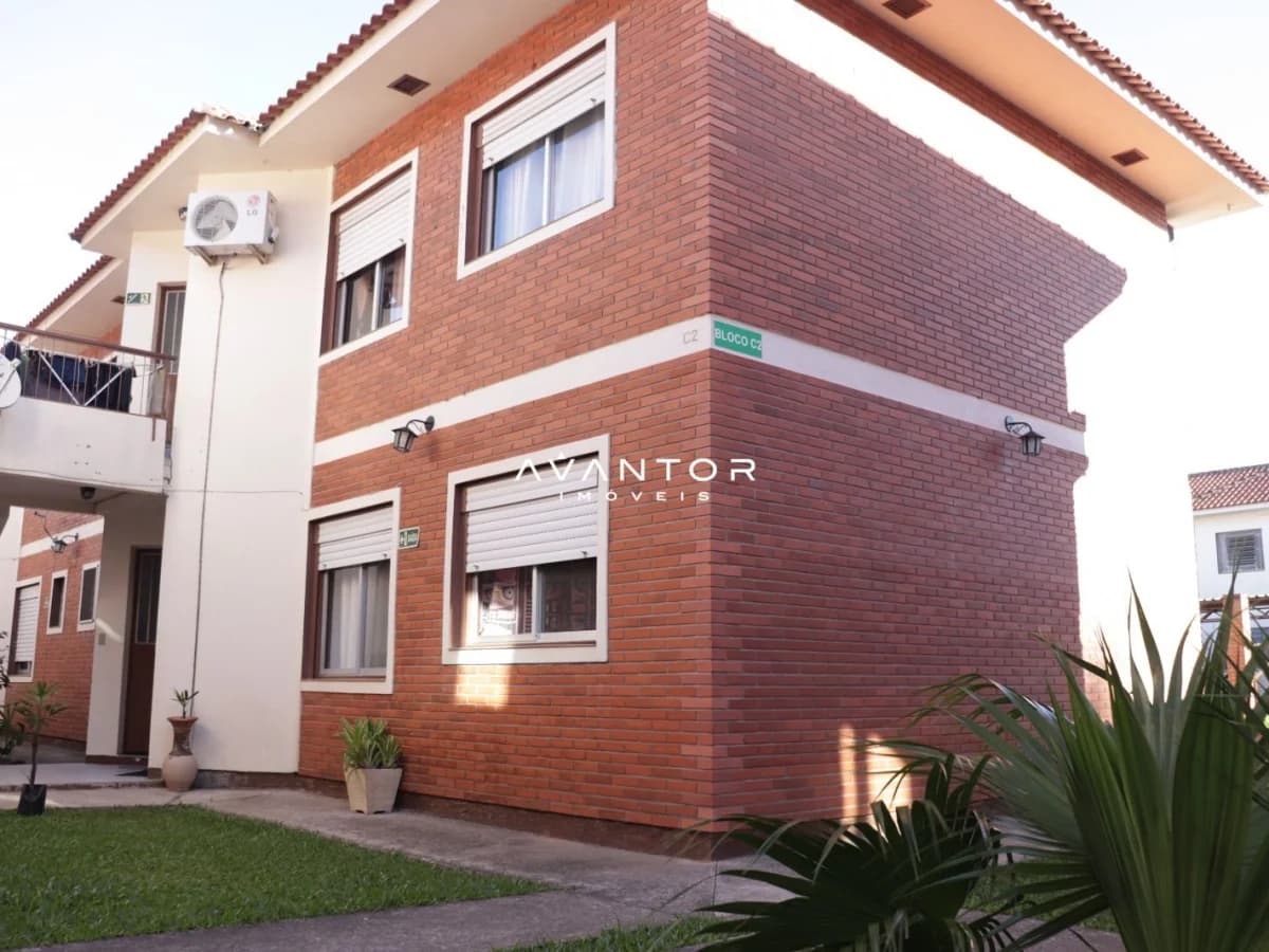 Fachada da casa com área externa — Apartamento com 2 quartos à venda em Pinheiro Machado, Santa Maria/RS
