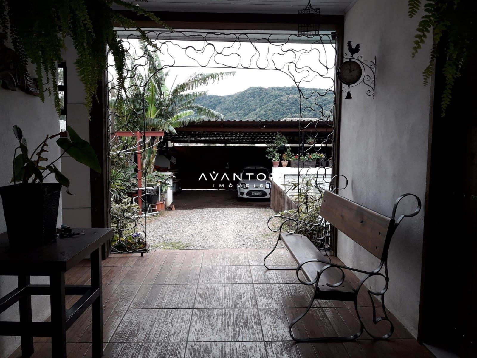 Hall de entrada com vista para montanha — Casa com 4 quartos à venda em Centro, Santa Maria/RS