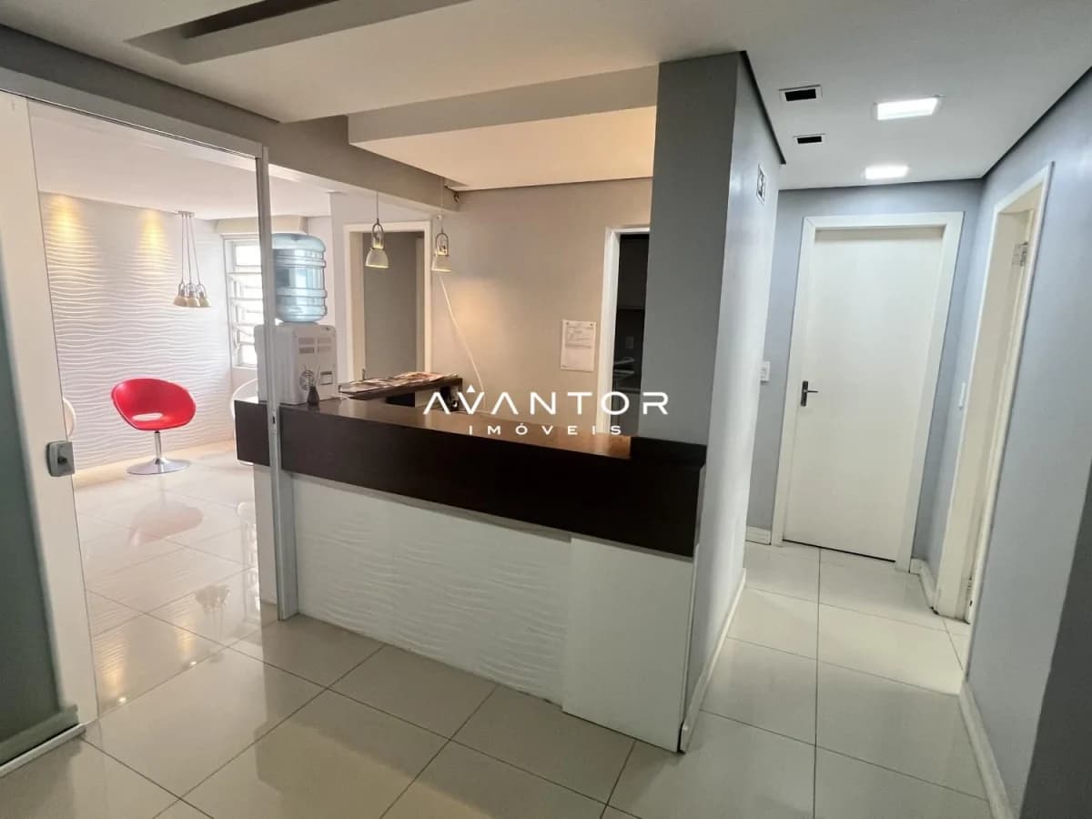 Hall de entrada com recepção — Sala Comercial com 3 salas à venda no Edificio Ugalde & Fração, em Centro, Santa Maria/RS
