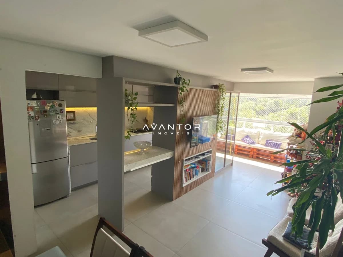 Sala e cozinha integradas com sacada — Apartamento com 2 quartos à venda em Nossa Senhora das Dores, Santa Maria/RS