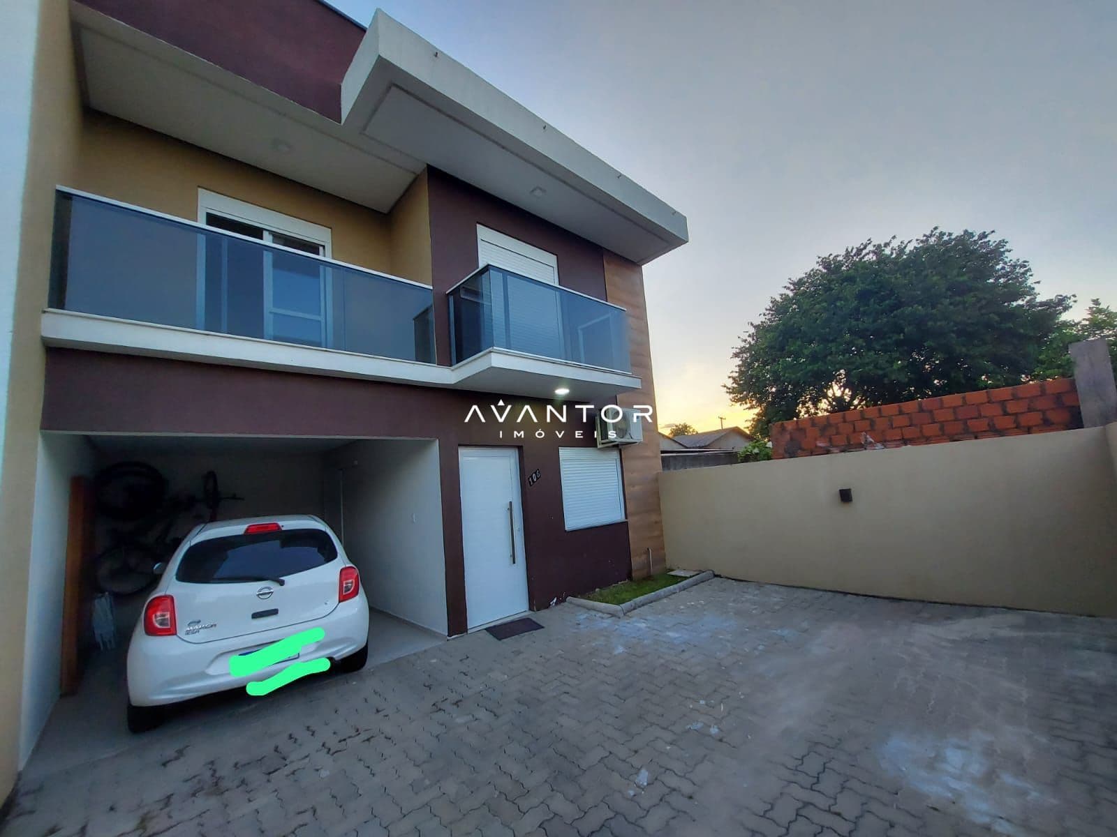 Fachada da casa com garagem — Casa com 3 quartos à venda em Pinheiro Machado, Santa Maria/RS
