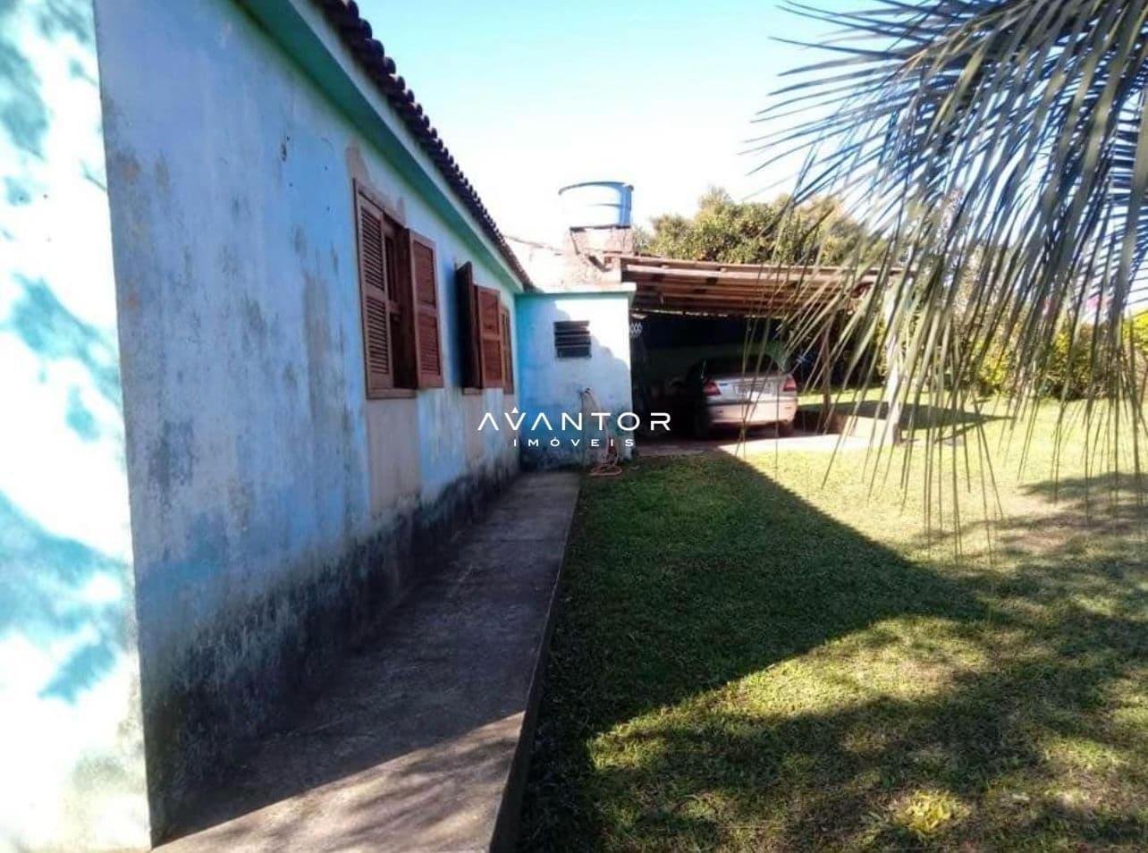 Fachada da casa com pátio — Chácara com 4 quartos à venda em Arroio do Só, Santa Maria/RS