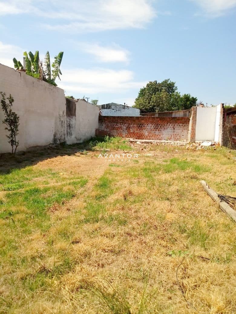Terreno com muros de alvenaria — Terreno à venda em São José, Santa Maria/RS