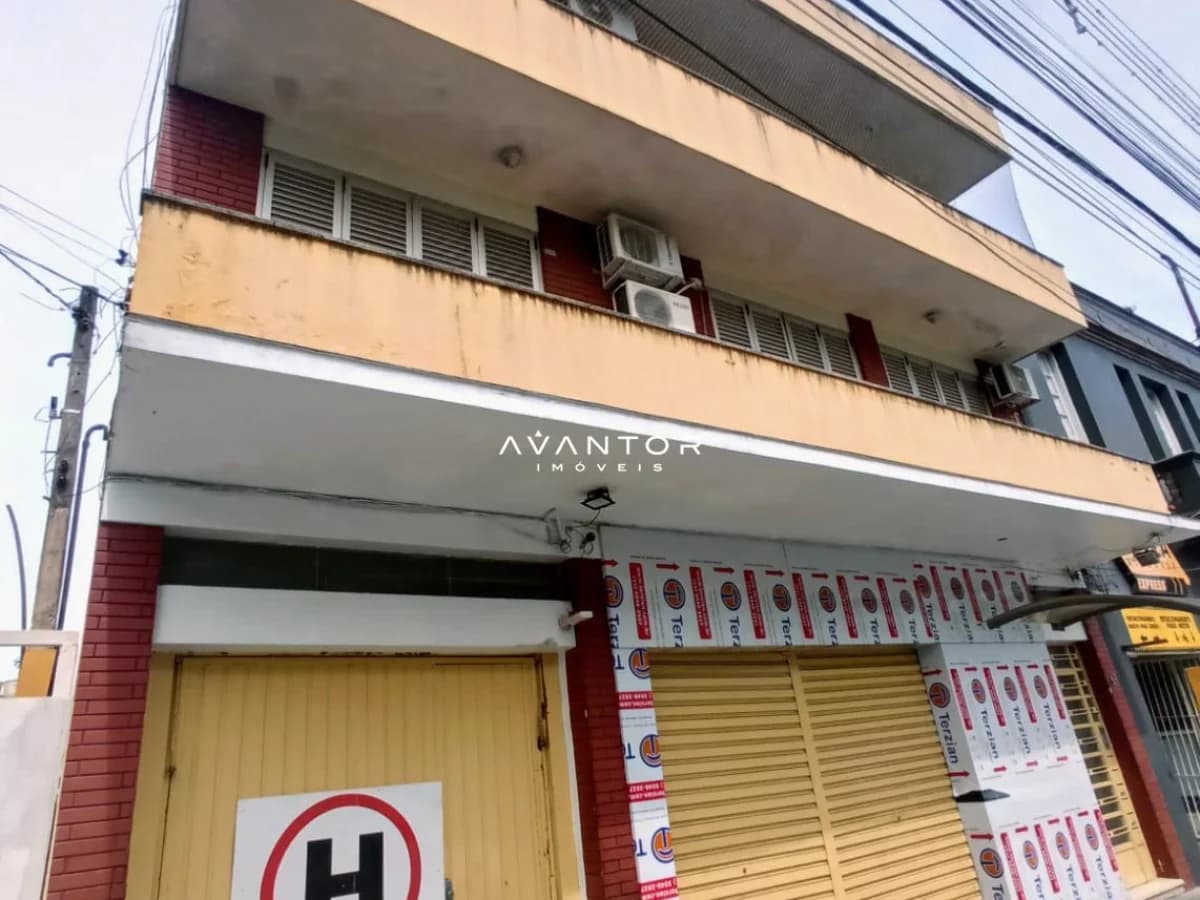 Fachada do prédio com comércios — Edifício Chidiac, Centro, Santa Maria/RS