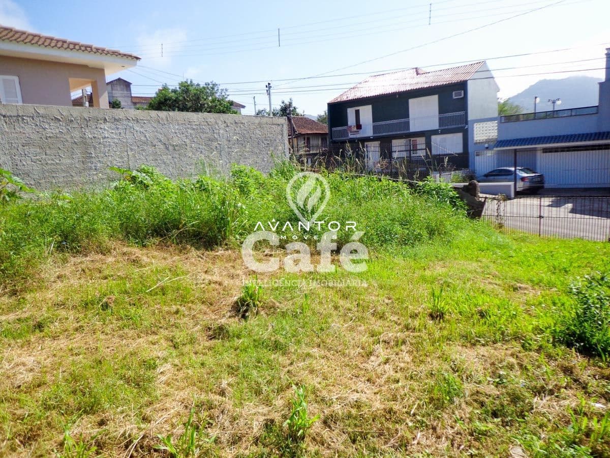 Casa de esquina. Exclusiva com projeto diferenciado — Casa com 8 quartos à venda em Presidente João Goulart, Santa Maria/RS