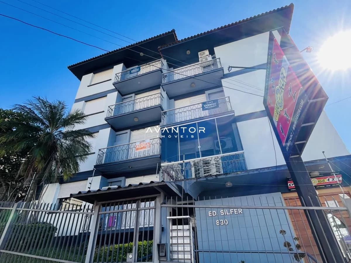 Fachada do prédio com sacadas — Apartamento com 2 quartos à venda em Nossa Senhora de Lourdes, Santa Maria/RS