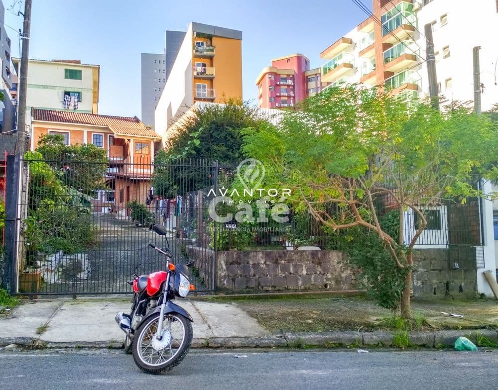 Fachada do terreno com vegetação — Terreno à venda em Nonoai, Santa Maria/RS