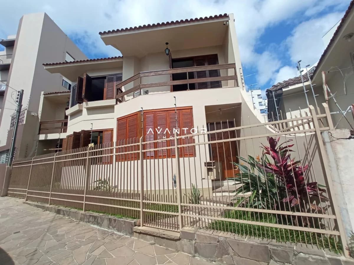 Fachada da casa com varanda — Casa com 4 quartos à venda em Nossa Senhora do Rosário, Santa Maria/RS