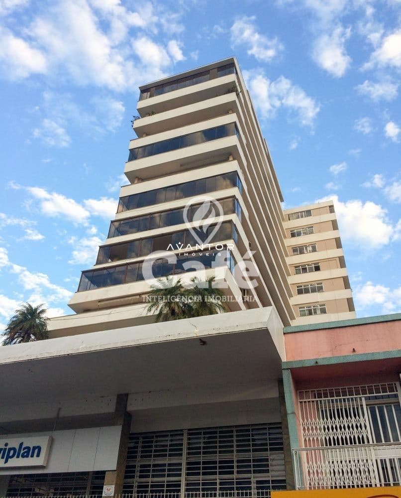 Fachada do prédio com sacadas — Apartamento com 2 quartos à venda em Centro, Santa Maria/RS