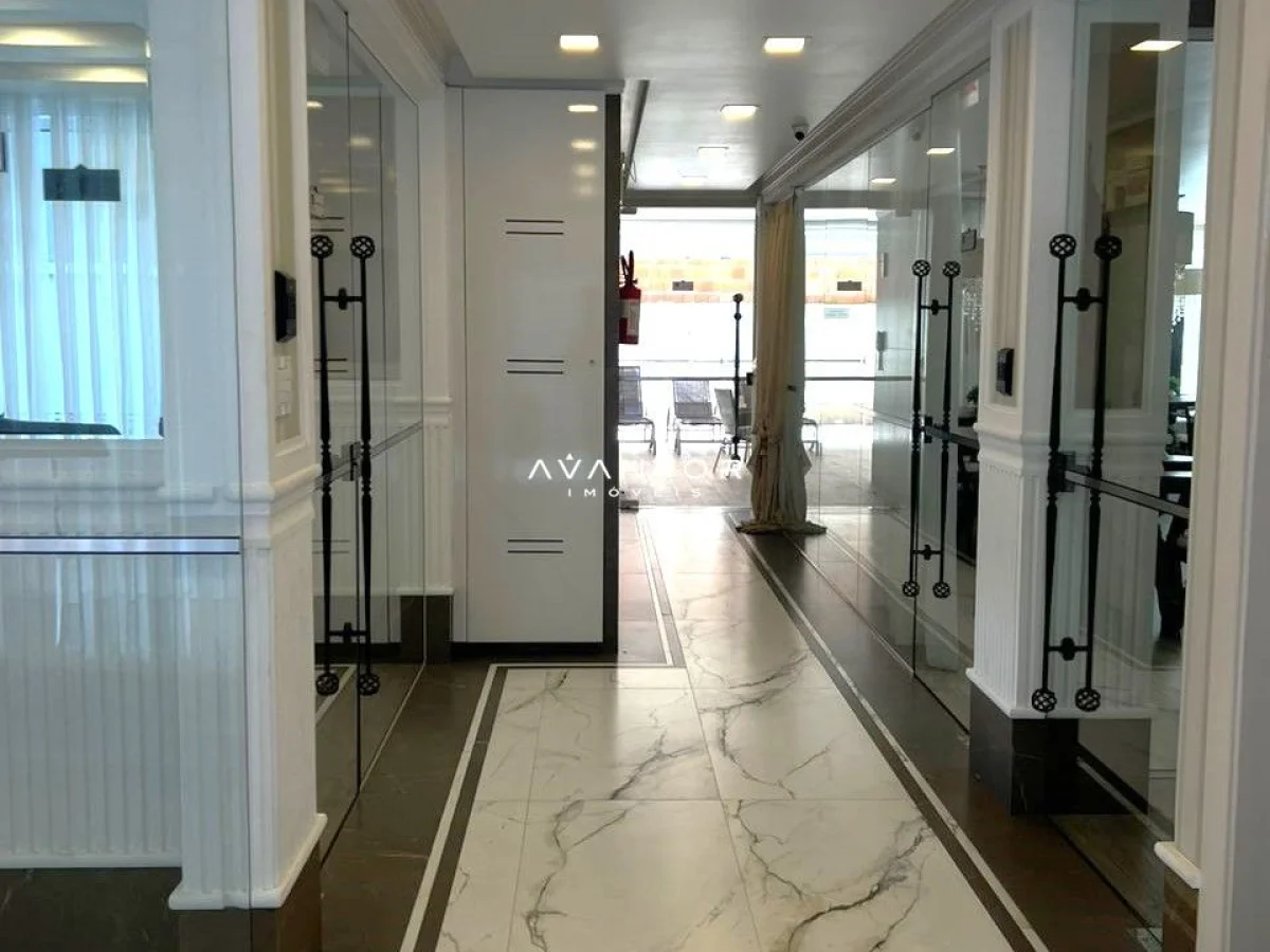 Hall de entrada com portas de vidro — Apartamento com 3 quartos à venda no GARDEN HOUSE, em Meia Praia, Itapema/SC