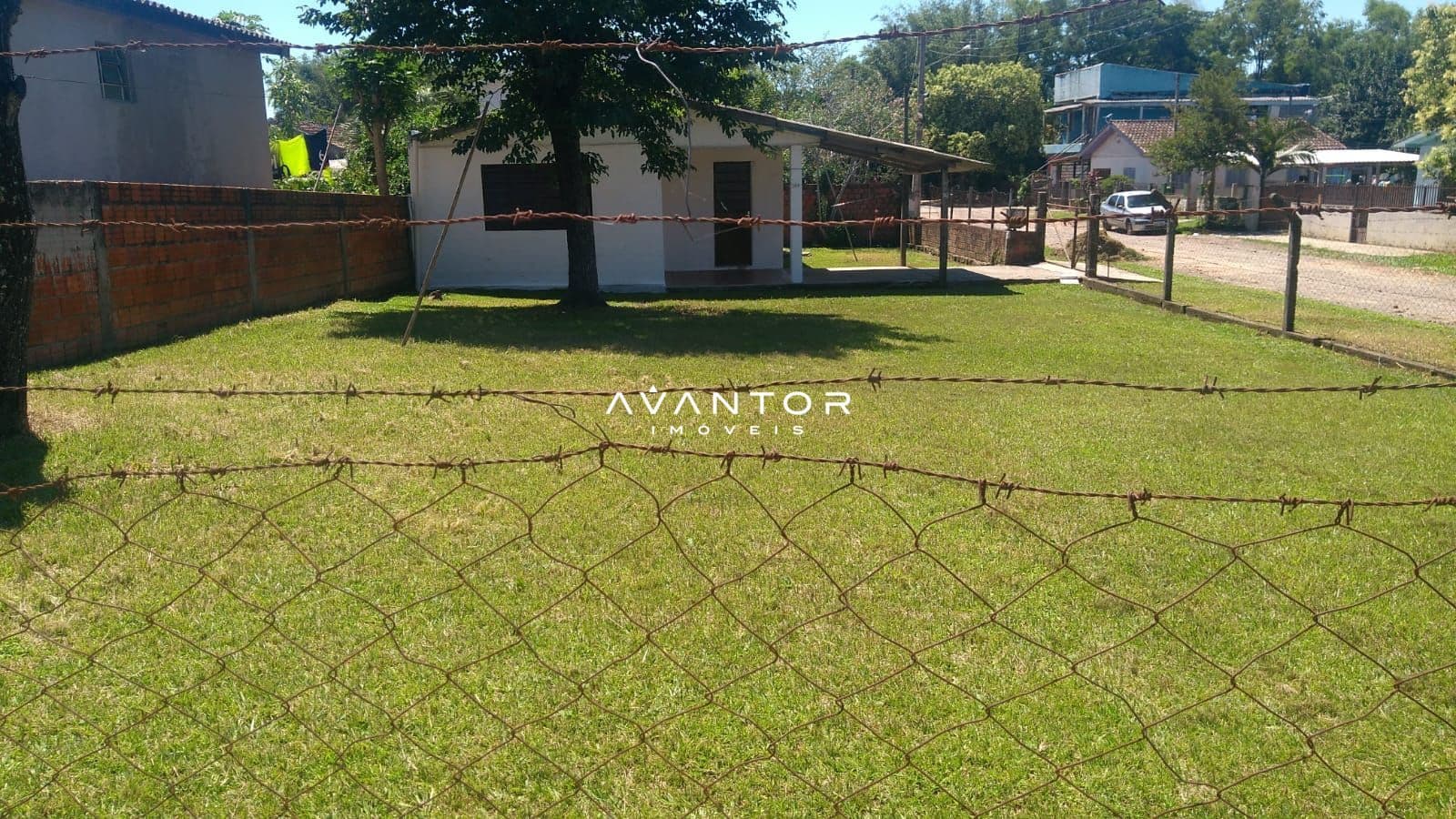Fachada da casa com terreno — Casa com 2 quartos à venda em Caturrita, Santa Maria/RS