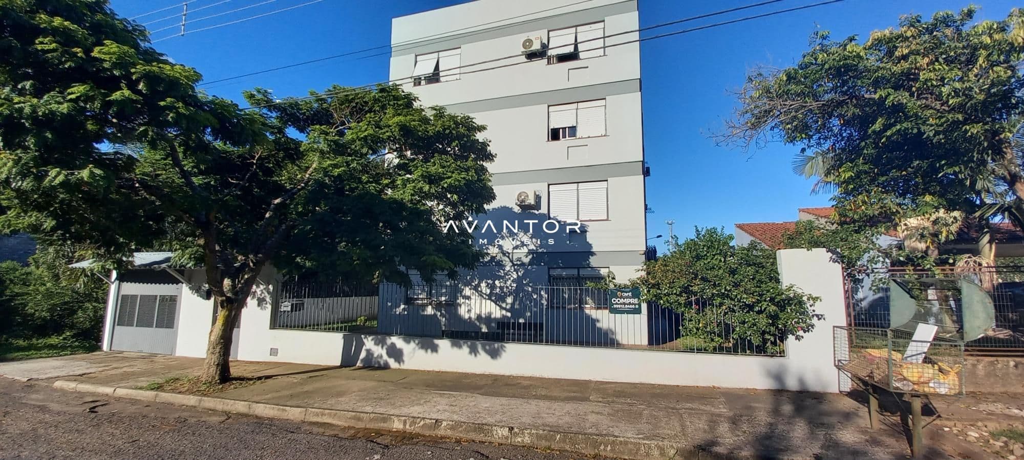 Fachada do prédio com portão — Apartamento com 3 quartos à venda no Edifício Palmares ll, em São José, Santa Maria/RS