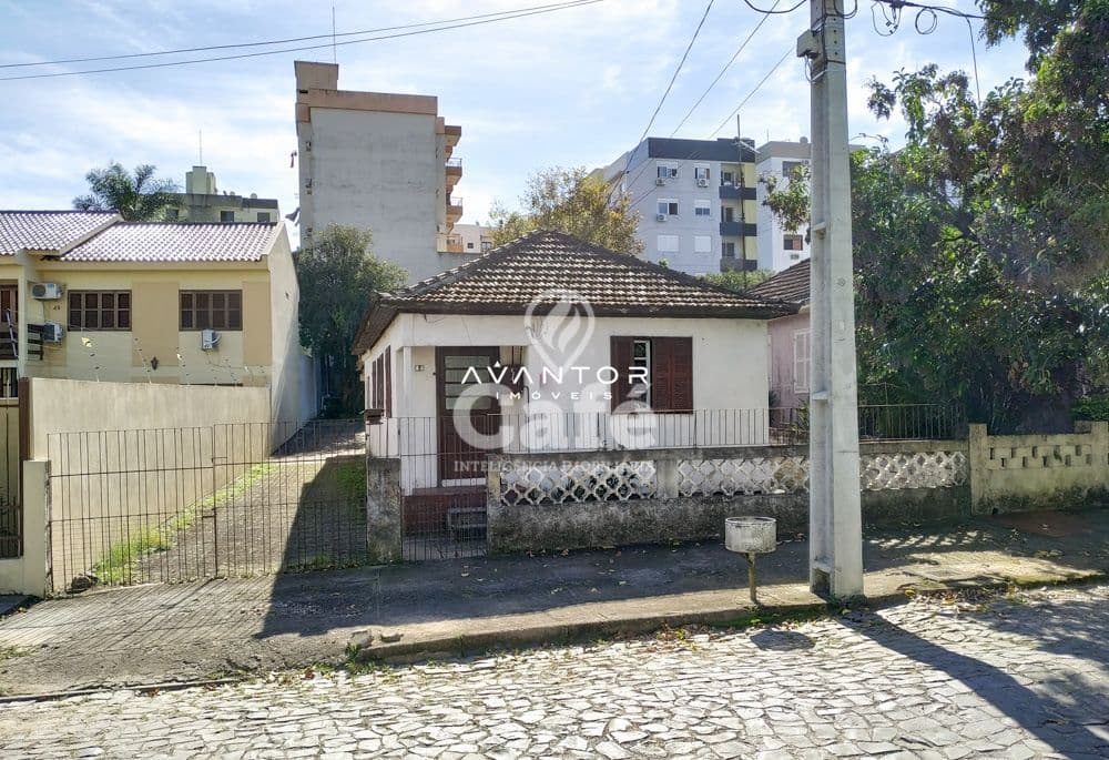 Fachada da casa com garagem — Terreno à venda em Nossa Senhora das Dores, Santa Maria/RS
