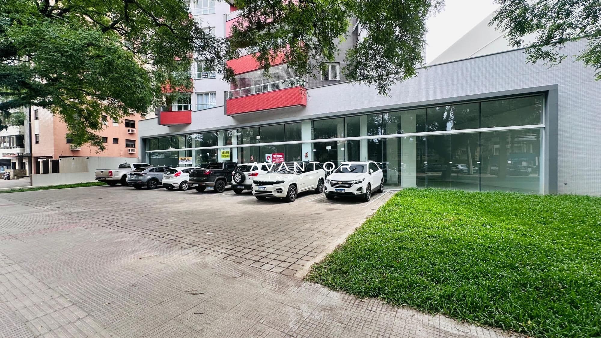 Fachada do prédio com garagem — Loja com 1 sala à venda em Nossa Senhora Medianeira, Santa Maria/RS