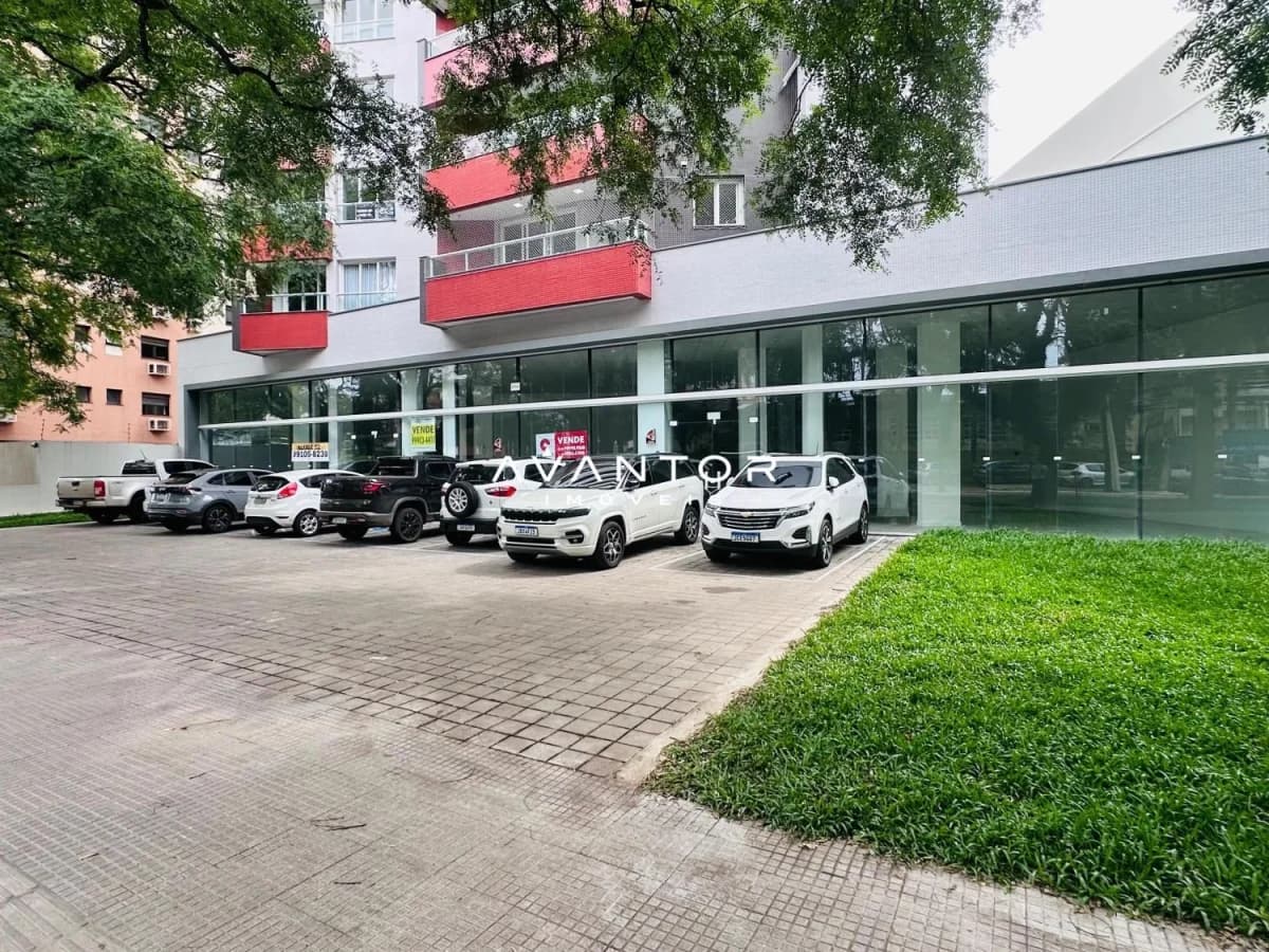 Fachada do prédio com garagem — Loja com 1 sala à venda em Nossa Senhora Medianeira, Santa Maria/RS