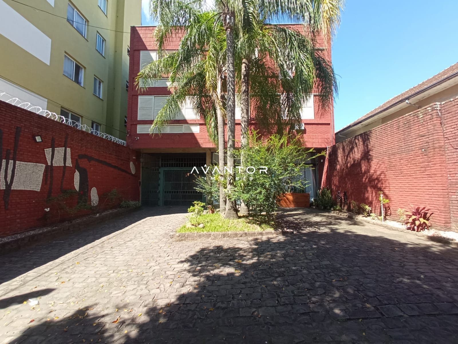 Fachada do prédio com área externa — Apartamento com 3 quartos à venda no Edifício Imargot, em Passo D'Areia, Santa Maria/RS