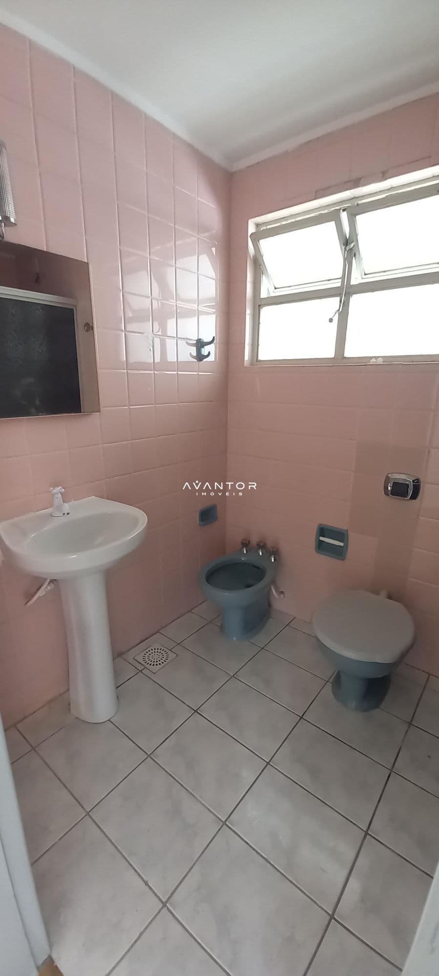 Banheiro social — Apartamento com 2 quartos à venda em Nossa Senhora do Rosário, Santa Maria/RS
