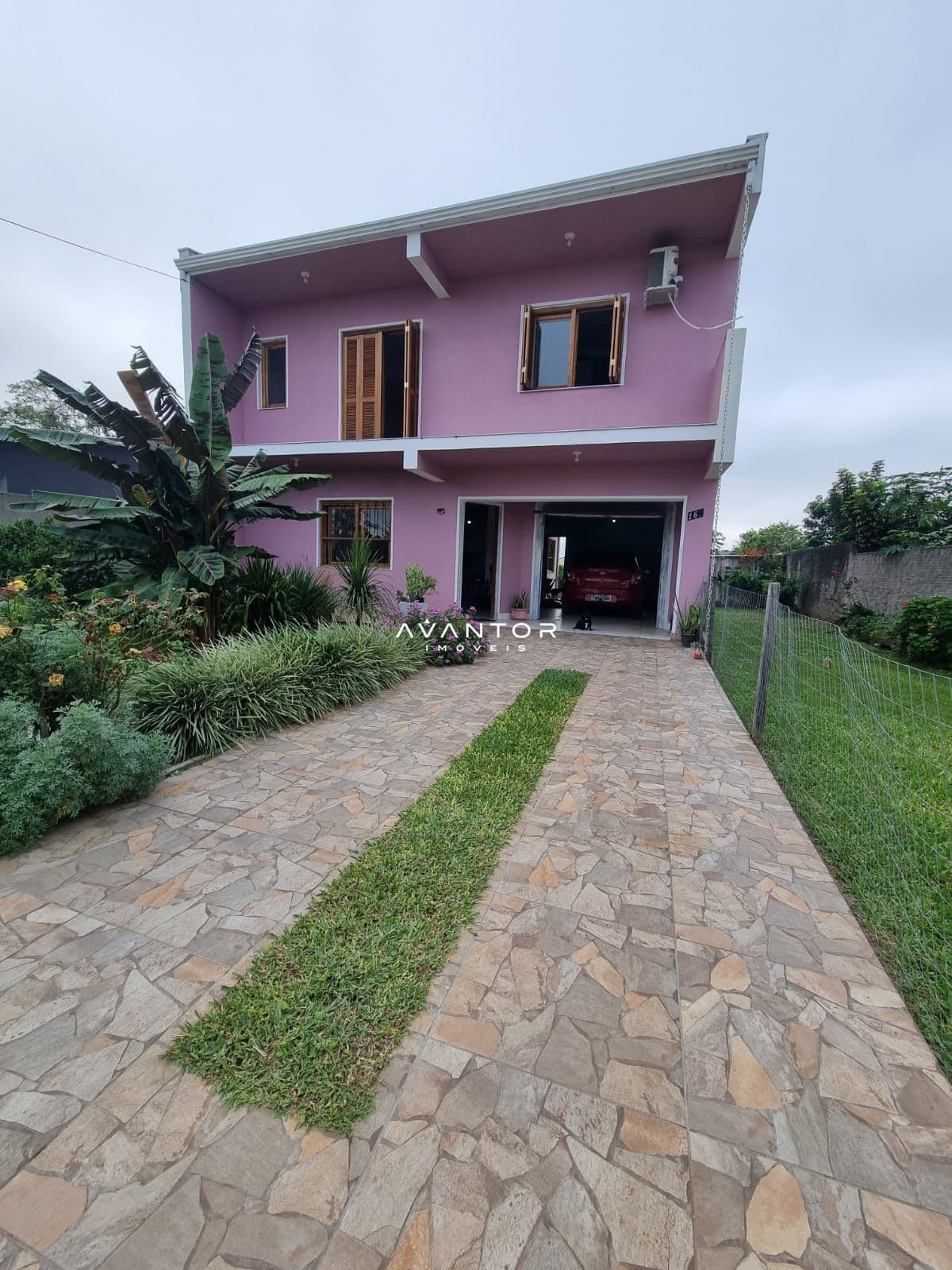 Fachada da casa com garagem — Casa com 2 quartos à venda em Pinheiro Machado, Santa Maria/RS