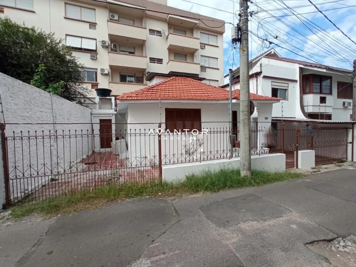 Fachada da casa com telhado vermelho — Casa com 3 quartos à venda em Nossa Senhora de Fátima, Santa Maria/RS