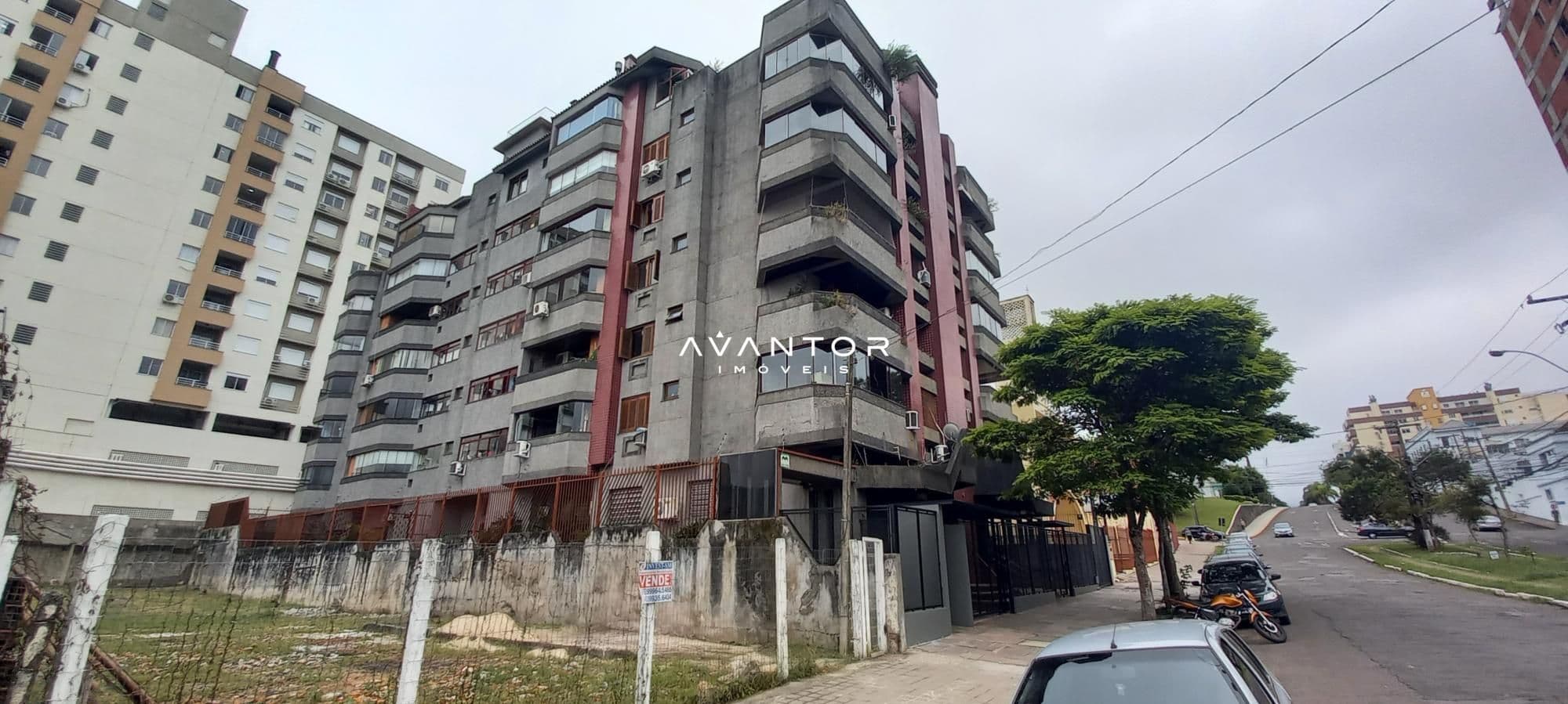 Fachada do prédio com sacada — Cobertura com 4 quartos à venda em Nossa Senhora de Fátima, Santa Maria/RS