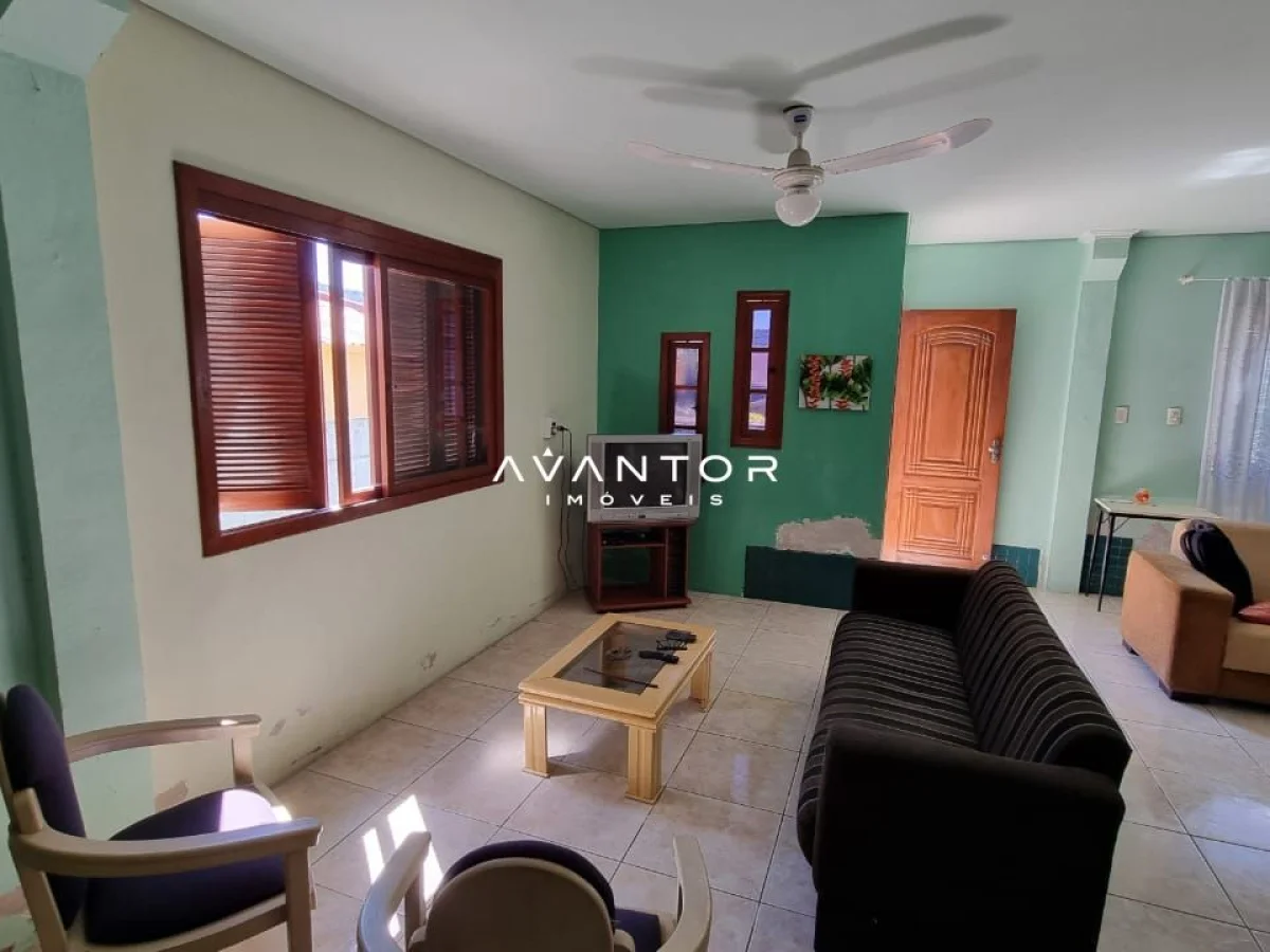 Sala de estar com sacada e ventilador — Casa com 4 quartos à venda em Nossa Senhora do Rosário, Santa Maria/RS