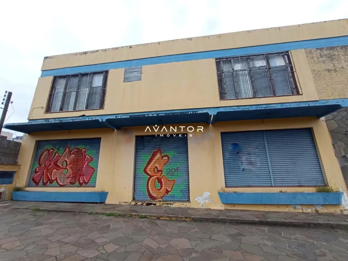Fachada do prédio com lojas — Loja com 3 salas à venda em Nossa Senhora do Rosário, Santa Maria/RS