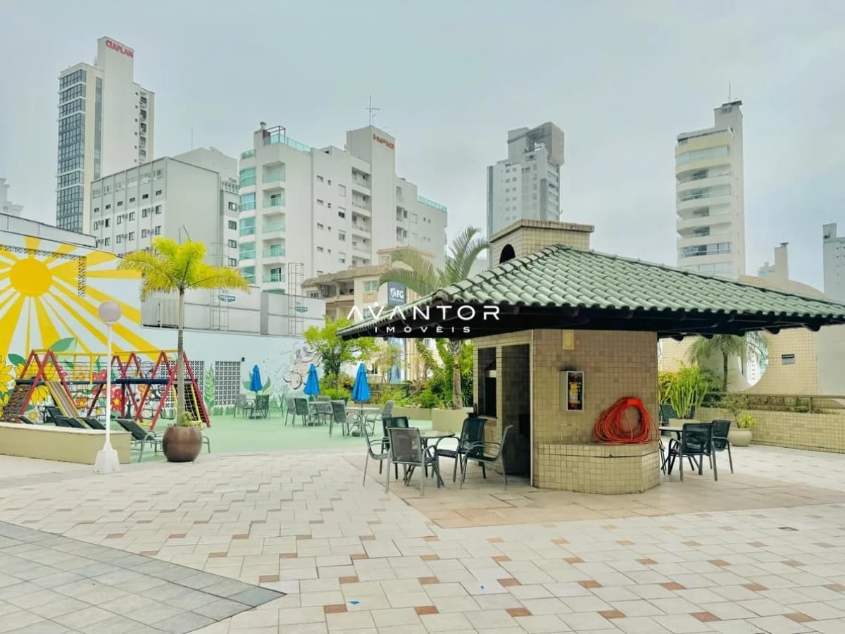 Área de lazer com churrasqueira e playground — Apartamento com 3 quartos à venda em Centro, Balneário Camboriú/SC