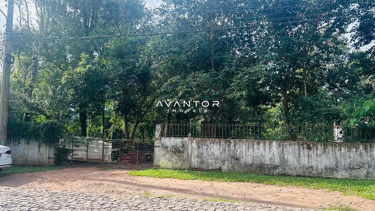 Fachada do terreno com portão e muro — Terreno à venda em Cerrito, Santa Maria/RS