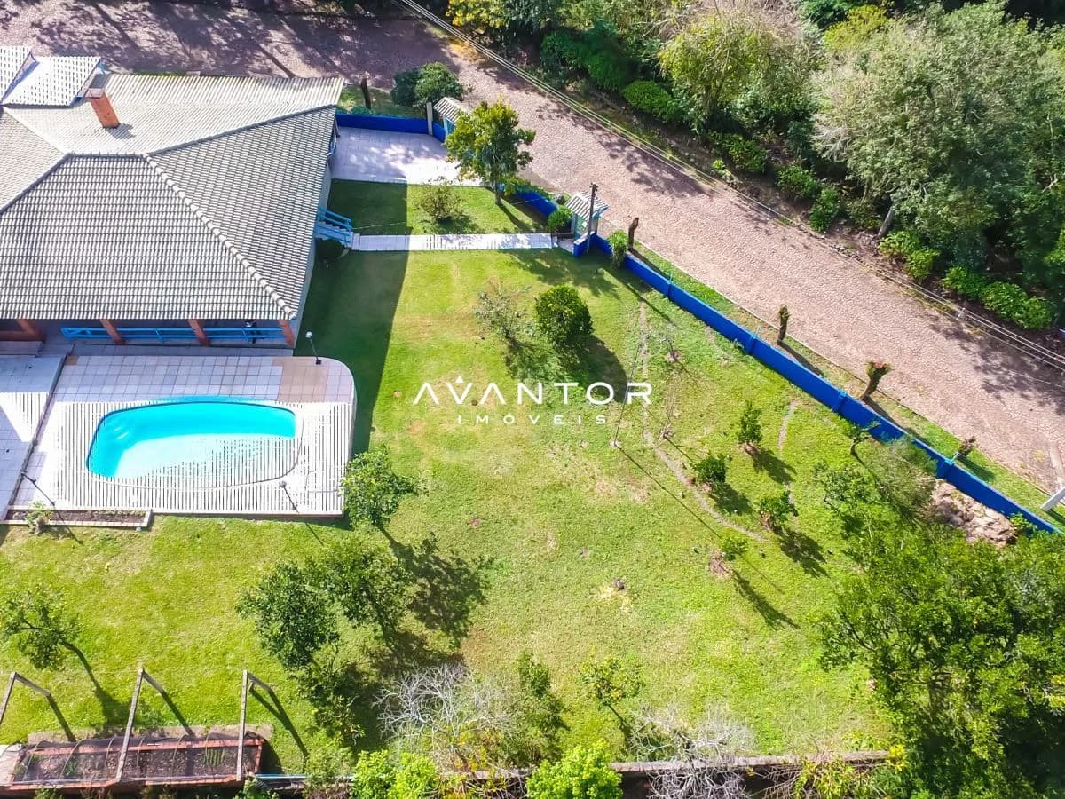 Terreno com piscina e áreas verdes — Casa com 2 quartos à venda em Oásis, Itaara/RS