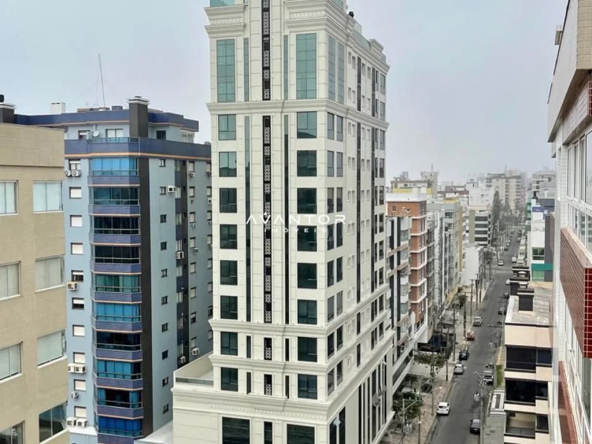 Vista da janela com rua e prédios — Apartamento com 3 quartos à venda em Meia Praia, Capão da Canoa/RS