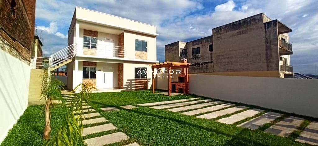 Fachada da casa com pátio — Apartamento com 2 quartos à venda em São João, Santa Maria/RS