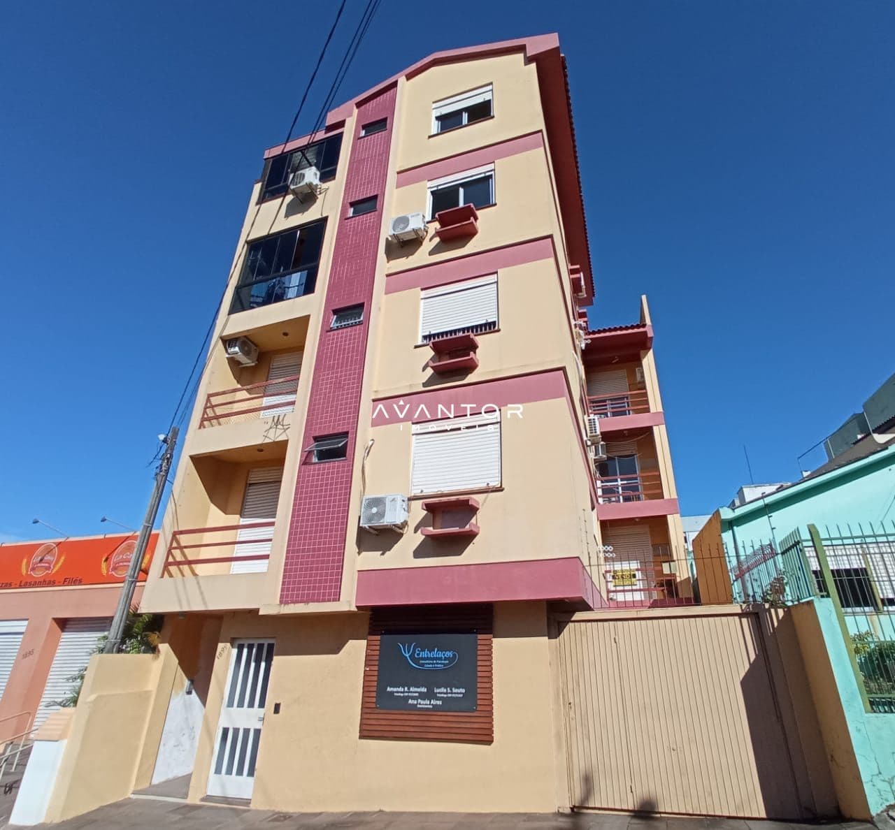 Fachada do prédio com sacadas — Apartamento com 1 quarto à venda em Nossa Senhora de Fátima, Santa Maria/RS