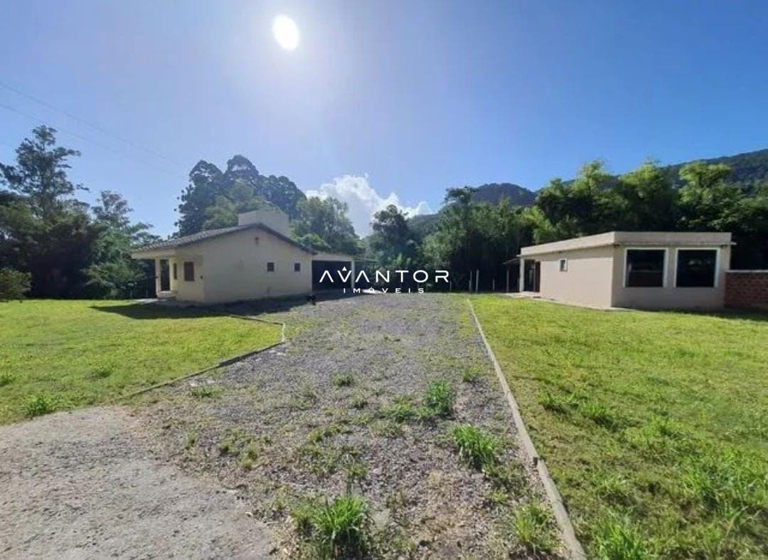Vista do terreno com duas casas — Chácara com 3 quartos à venda em Palma, Santa Maria/RS