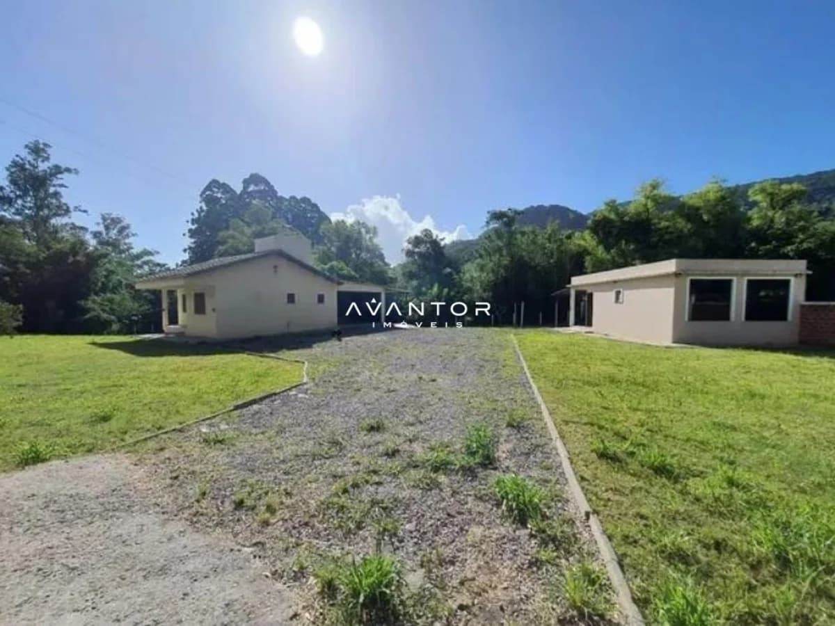 Vista do terreno com duas casas — Chácara com 3 quartos à venda em Palma, Santa Maria/RS