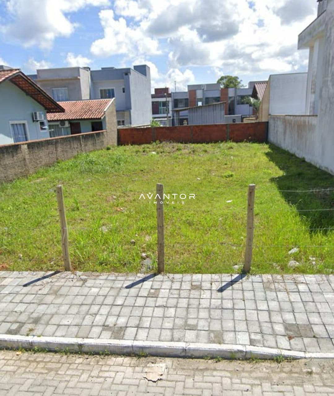 Terreno com gramado e cercamento — Terreno com 2 quartos à venda em Itajuba II, Balneário Piçarras/SC