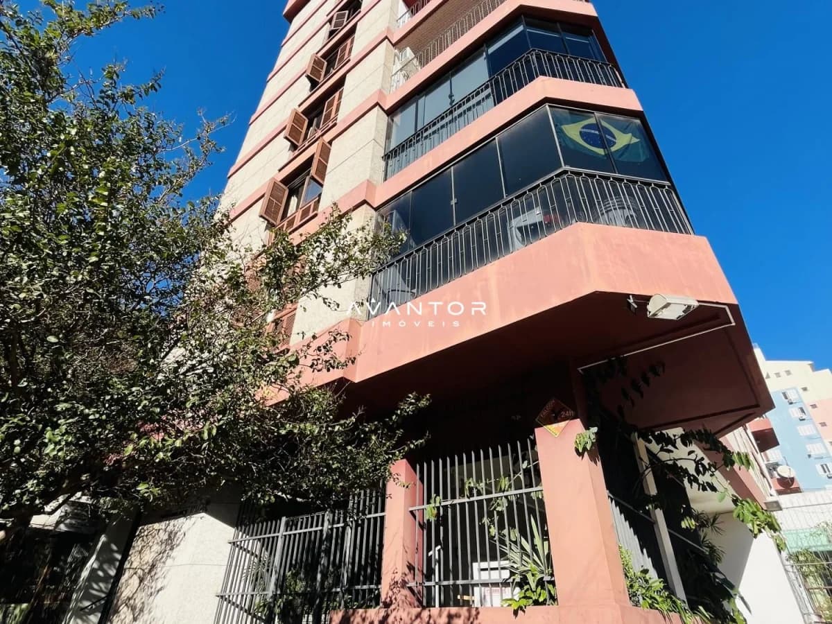 Fachada do edifício com sacadas — Apartamento com 2 quartos à venda em Centro, Santa Maria/RS