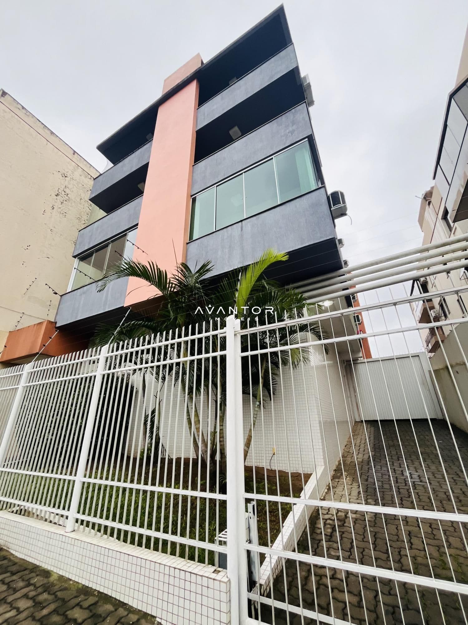Fachada do prédio com entrada — Apartamento com 2 quartos à venda em Nossa Senhora do Rosário, Santa Maria/RS