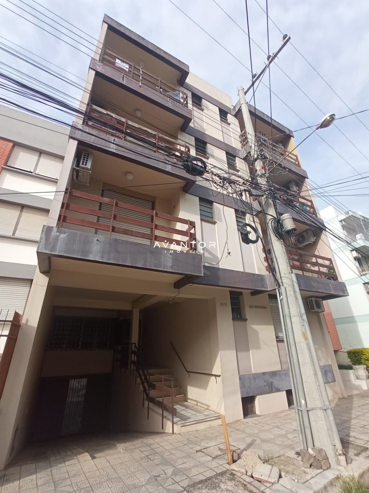 Fachada do prédio com sacadas — Apartamento com 2 quartos à venda em Nossa Senhora de Fátima, Santa Maria/RS