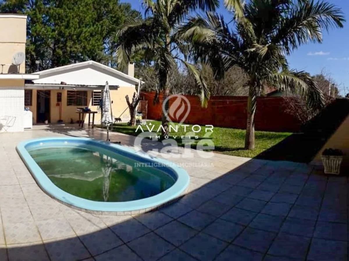 Pátio com piscina e áreas verdes — Casa com 3 quartos à venda em Lorenzi, Santa Maria/RS