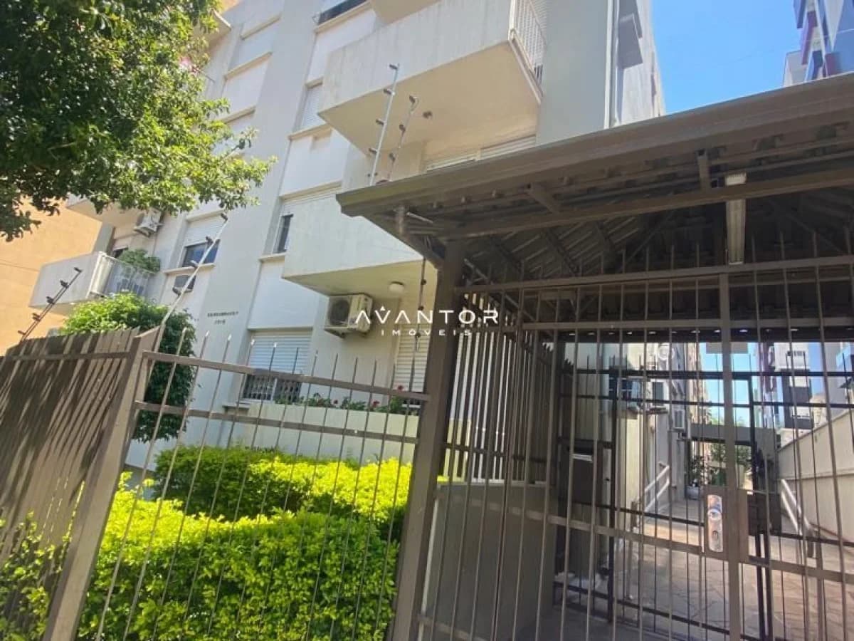 Fachada do prédio com portão de entrada — Edifício Rembrandt, Centro, Santa Maria/RS