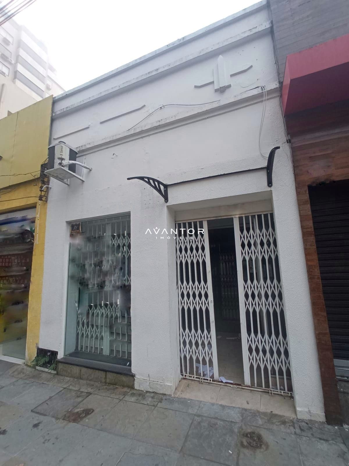 Sala Comercial com 4 salas para alugar em Centro, Santa Maria/RS