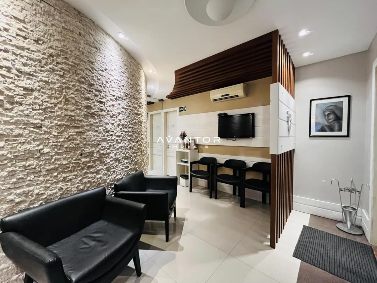Sala de estar com parede em tijolinhos — Sala Comercial com 2 salas à venda em Centro, Santa Maria/RS
