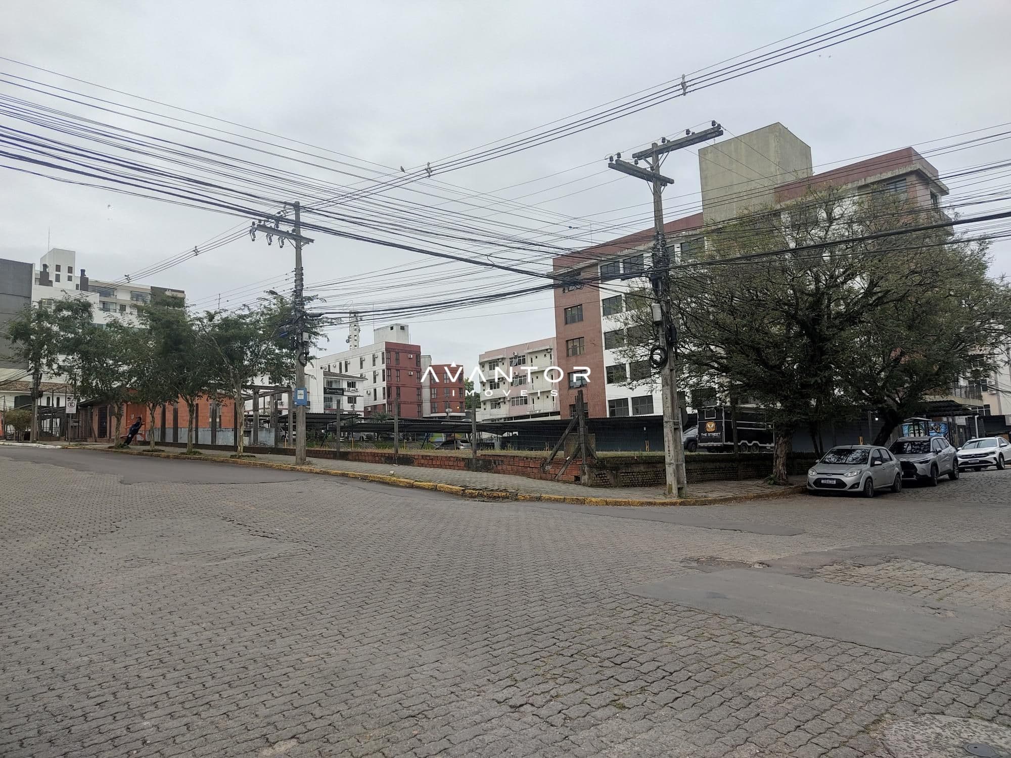 Vista da fachada do imóvel e entorno — Terreno à venda em Nossa Senhora das Dores, Santa Maria/RS