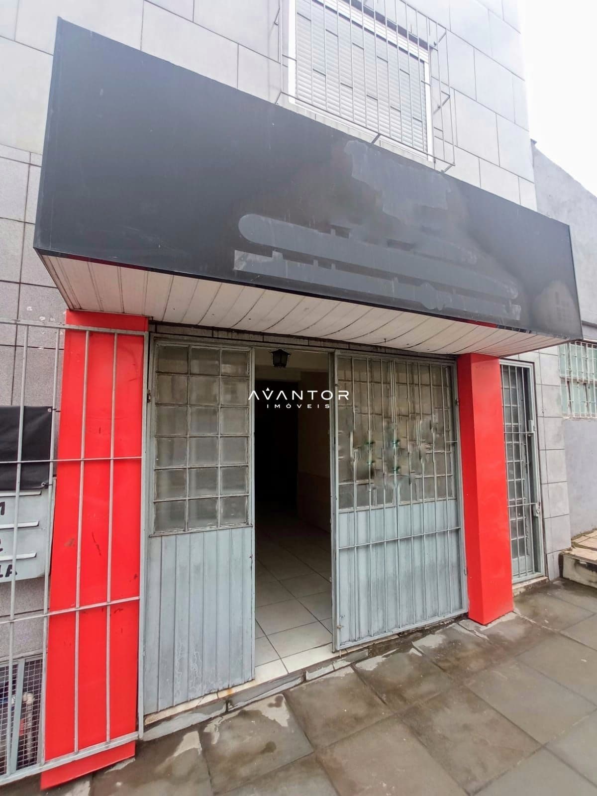 Fachada da loja com entrada — Sala Comercial com 2 salas para alugar em Centro, Santa Rosa/RS