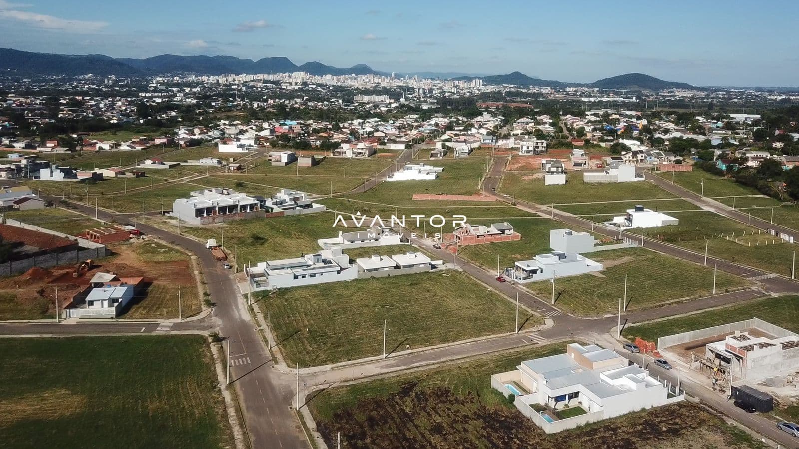 Vista aérea do terreno e loteamento — Terreno à venda no Residencial Alberto Schons, em Pinheiro Machado, Santa Maria/RS