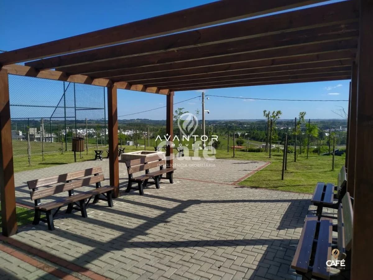 Área de lazer com churrasqueira e vista panorâmica — Terreno à venda no Residencial Real Park, em Tomazetti, Santa Maria/RS