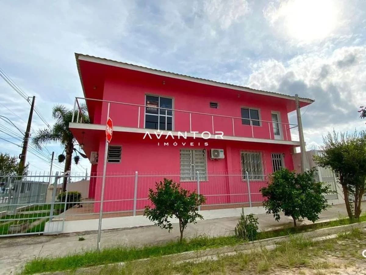 Fachada da casa com dois pavimentos — Apartamento com 2 quartos para alugar em Camobi, Santa Maria/RS