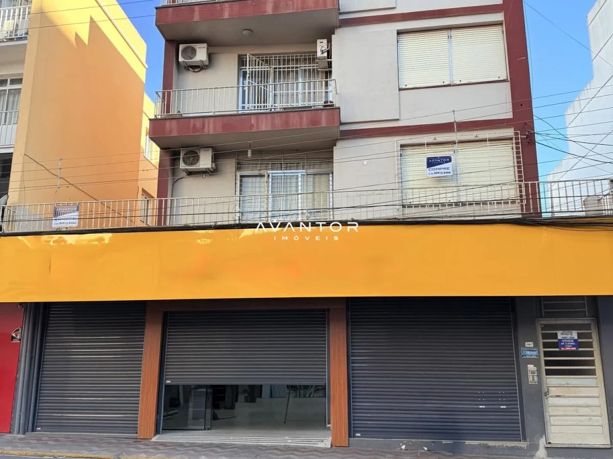 Fachada do prédio com lojas no térreo — Edifício Roma, Centro, Santa Maria/RS